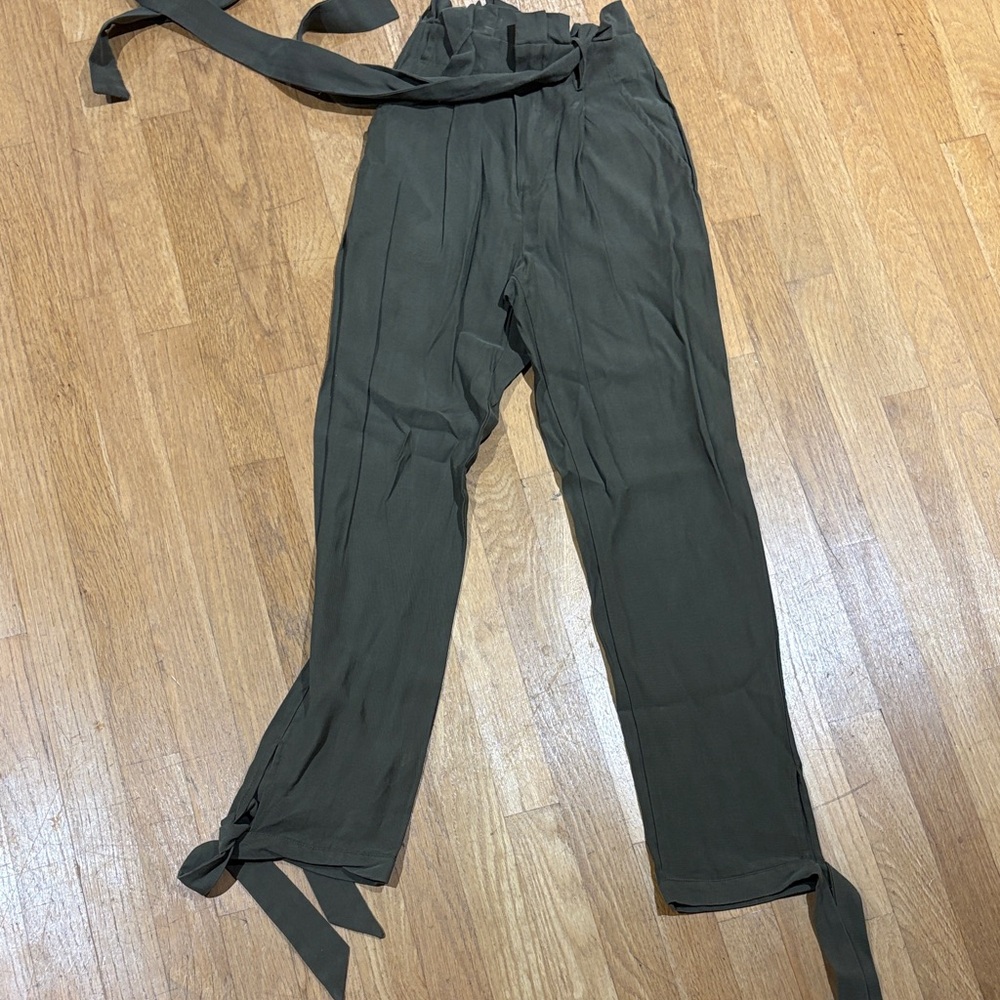 Lulu's Olive Paperbag Tie-Waist Chino Pants